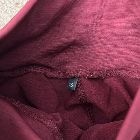 Alphalete Deep Red Leggings Size XS Inseam 24” Women's - Picture 3 of 3